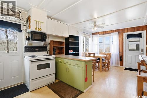 228A Green Avenue, Regina Beach, SK - Indoor Photo Showing Kitchen