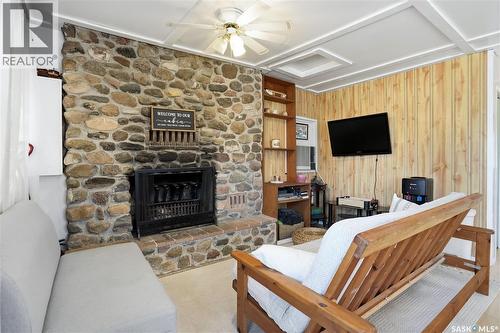 228A Green Avenue, Regina Beach, SK - Indoor With Fireplace