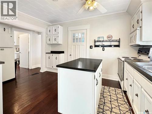 405 Railway Avenue, Cut Knife, SK - Indoor Photo Showing Kitchen