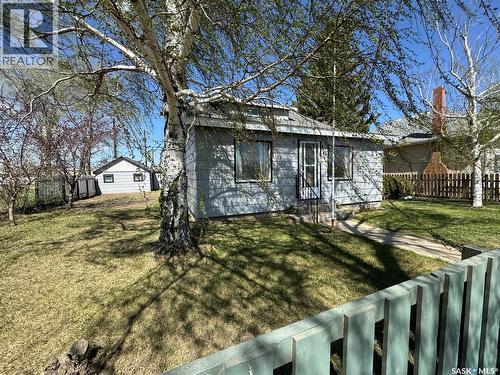 405 Railway Avenue, Cut Knife, SK - Outdoor