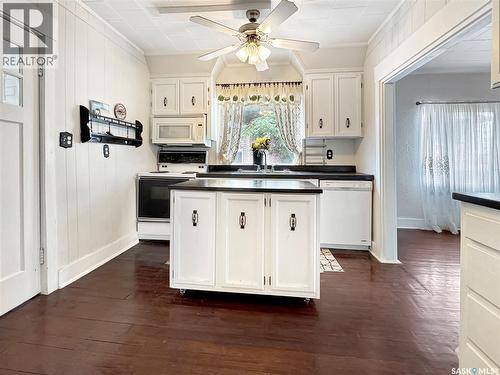 405 Railway Avenue, Cut Knife, SK - Indoor Photo Showing Kitchen