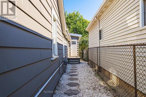 24 Rowanwood Street, Hamilton, ON - Outdoor