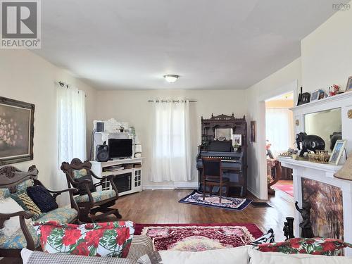 2591 Barronsfield Road, River Hebert, NS - Indoor Photo Showing Living Room
