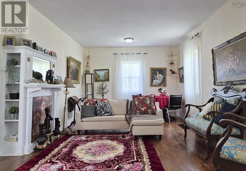 2591 Barronsfield Road, River Hebert, NS - Indoor Photo Showing Living Room