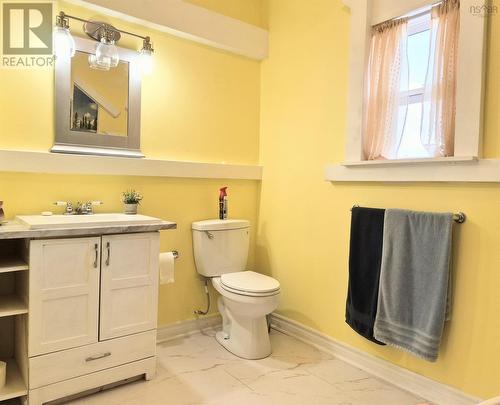 2591 Barronsfield Road, River Hebert, NS - Indoor Photo Showing Bathroom