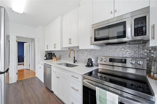 196 Winston Road, Winnipeg, MB - Indoor Photo Showing Kitchen With Stainless Steel Kitchen With Upgraded Kitchen