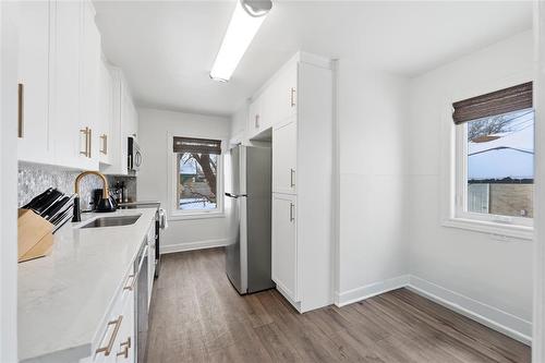 196 Winston Road, Winnipeg, MB - Indoor Photo Showing Kitchen