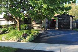 270 KRISTIN GROVE  Mississauga, ON L5A 3E8