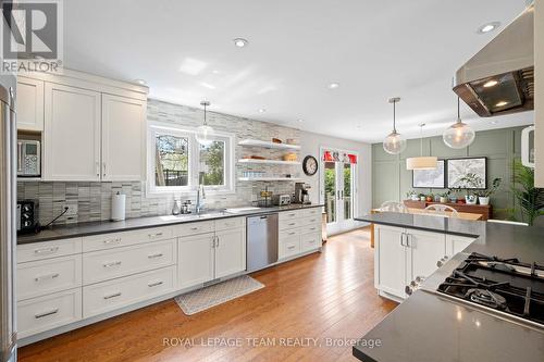 2064 Neepawa Avenue, Ottawa, ON - Indoor Photo Showing Kitchen With Upgraded Kitchen
