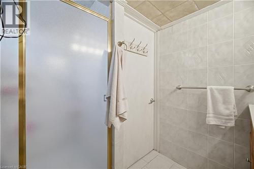 31 Summercrest Drive, Hamilton, ON - Indoor Photo Showing Bathroom