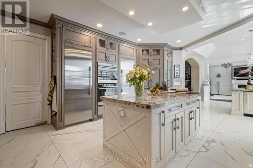 24 Mcarthur Heights, Brampton, ON - Indoor Photo Showing Kitchen With Upgraded Kitchen
