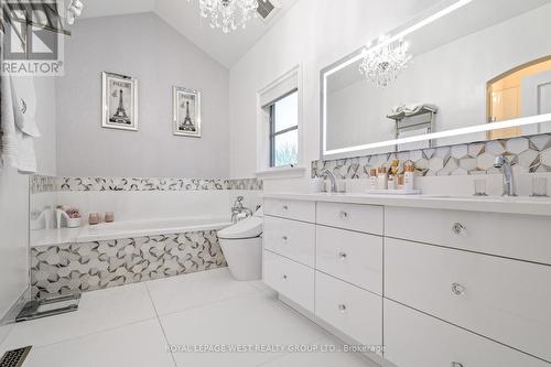 24 Mcarthur Heights, Brampton, ON - Indoor Photo Showing Bathroom