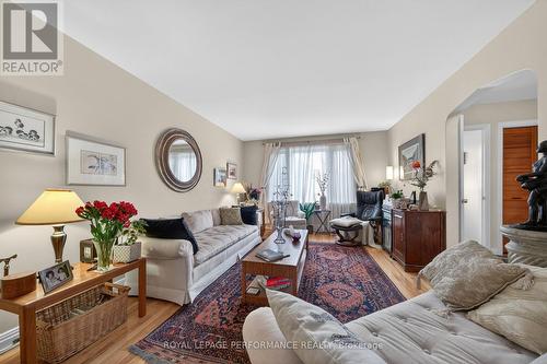 176 Compton Avenue, Ottawa, ON - Indoor Photo Showing Living Room