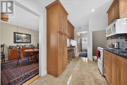 176 Compton Avenue, Ottawa, ON - Indoor Photo Showing Kitchen