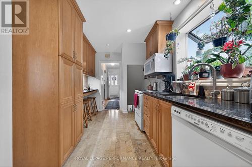 176 Compton Avenue, Ottawa, ON - Indoor Photo Showing Kitchen