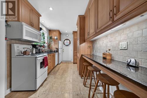 176 Compton Avenue, Ottawa, ON - Indoor Photo Showing Kitchen