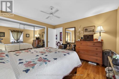 176 Compton Avenue, Ottawa, ON - Indoor Photo Showing Bedroom