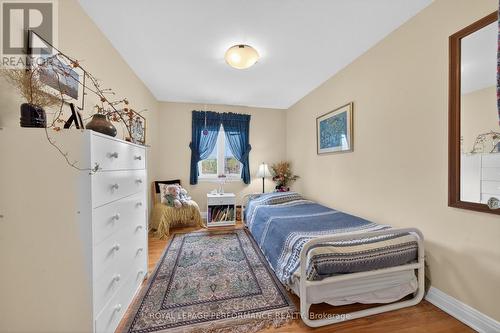 176 Compton Avenue, Ottawa, ON - Indoor Photo Showing Bedroom