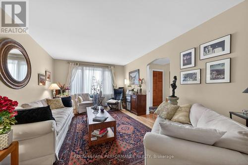 176 Compton Avenue, Ottawa, ON - Indoor Photo Showing Living Room