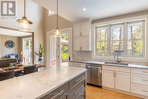 255 Normandy Avenue, Waterloo, ON - Indoor Photo Showing Kitchen With Upgraded Kitchen