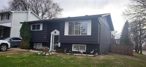 2 Westwood Bay, Brandon, MB - Outdoor
