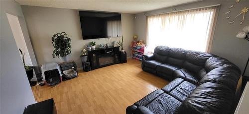 2 Westwood Bay, Brandon, MB - Indoor