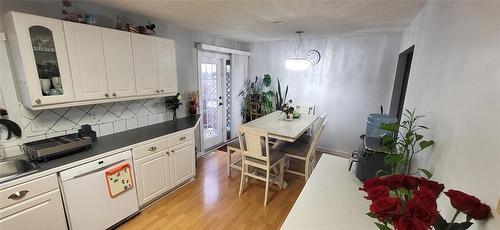 2 Westwood Bay, Brandon, MB - Indoor Photo Showing Kitchen