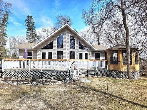 32 Elm Crescent, Bifrost Rm, MB - Outdoor With Deck Patio Veranda