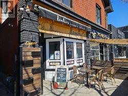 94 LAKESHORE ROAD E  Mississauga, ON L5G 4S2