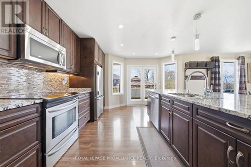 144 Centre Street, Deseronto (Deseronto (Town)), ON - Indoor Photo Showing Kitchen With Upgraded Kitchen