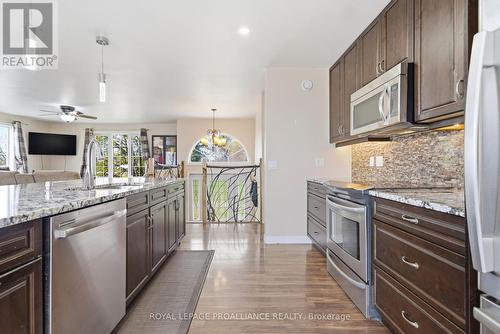 144 Centre Street, Deseronto (Deseronto (Town)), ON - Indoor Photo Showing Kitchen With Upgraded Kitchen