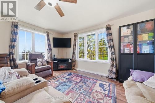 144 Centre Street, Deseronto (Deseronto (Town)), ON - Indoor Photo Showing Living Room