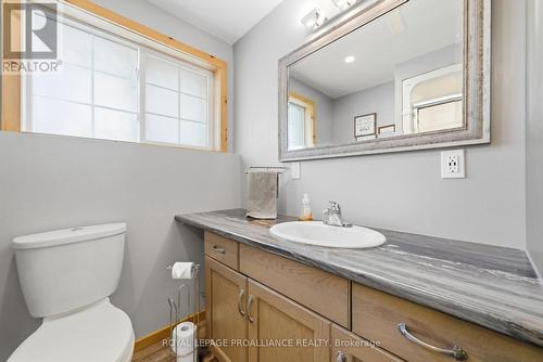 144 Centre Street, Deseronto (Deseronto (Town)), ON - Indoor Photo Showing Bathroom