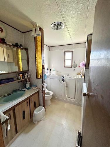 103 Manson Street, Mcauley, MB - Indoor Photo Showing Laundry Room
