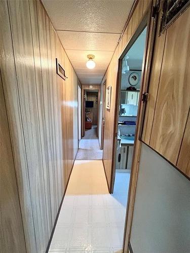 103 Manson Street, Mcauley, MB - Indoor Photo Showing Other Room