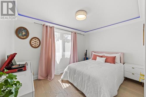 730 Hyde Road, Burlington, ON - Indoor Photo Showing Bedroom