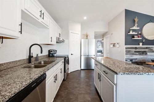 281 Springfield Road, Winnipeg, MB - Indoor Photo Showing Kitchen With Stainless Steel Kitchen With Double Sink With Upgraded Kitchen