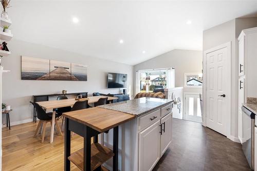281 Springfield Road, Winnipeg, MB - Indoor
