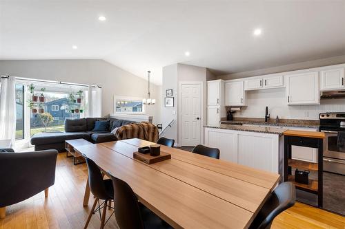 281 Springfield Road, Winnipeg, MB - Indoor