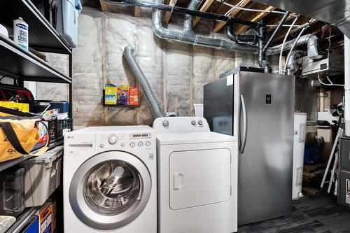 281 Springfield Road, Winnipeg, MB - Indoor Photo Showing Laundry Room