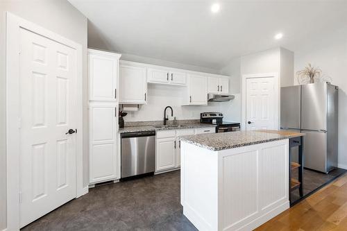 281 Springfield Road, Winnipeg, MB - Indoor Photo Showing Kitchen With Stainless Steel Kitchen With Upgraded Kitchen