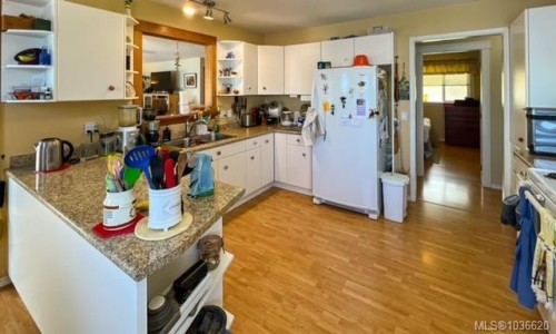 490 2Nd St, Sointula, BC 
