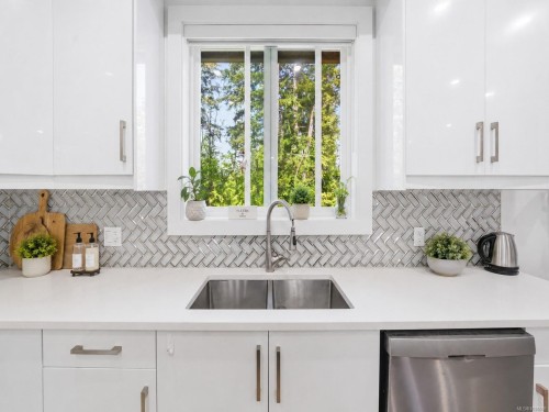 5254 Sherbourne Dr, Nanaimo, BC 