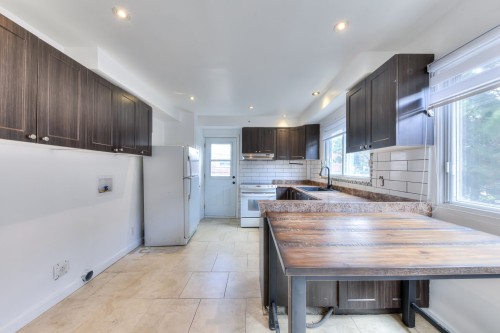 Kitchen - 1067 Rue Marlatt, Montréal (Saint-Laurent), QC - Indoor Photo Showing Kitchen
