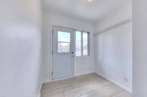 Cold chamber - 1067 Rue Marlatt, Montréal (Saint-Laurent), QC - Indoor Photo Showing Other Room