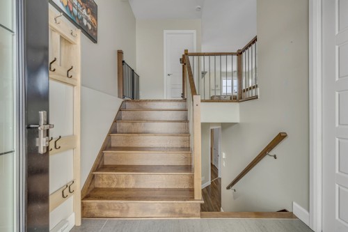 Hall d'entrée/Vestibule - 431 Rue Des Mésanges, Saint-Isidore, QC - Indoor Photo Showing Other Room