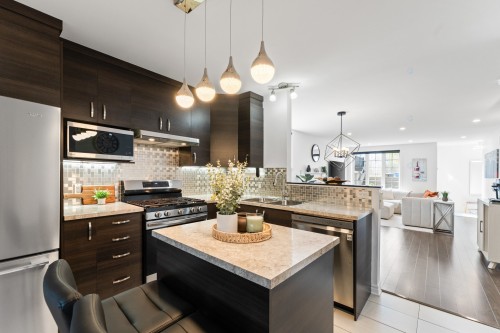 Cuisine - 589 Rue De Pompadour, Mascouche, QC - Indoor Photo Showing Kitchen With Double Sink With Upgraded Kitchen