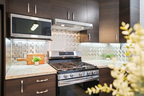 Cuisine - 589 Rue De Pompadour, Mascouche, QC - Indoor Photo Showing Kitchen With Upgraded Kitchen