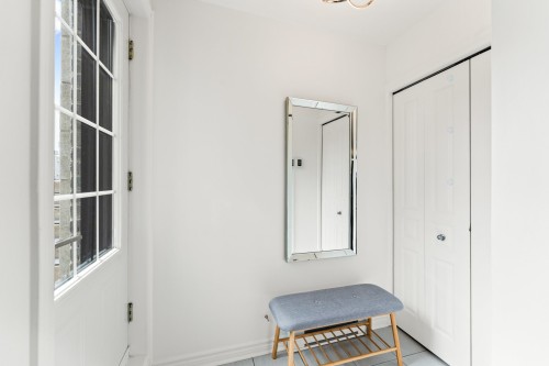 Hall d'entrée/Vestibule - 589 Rue De Pompadour, Mascouche, QC - Indoor Photo Showing Other Room