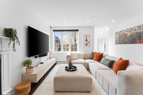 Salon - 589 Rue De Pompadour, Mascouche, QC - Indoor Photo Showing Living Room